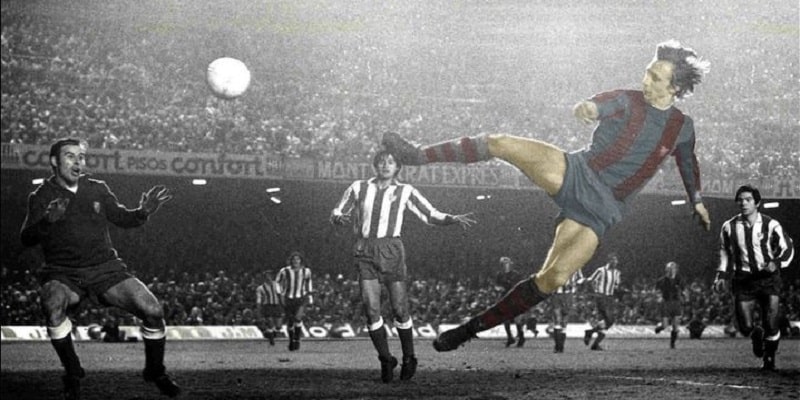 Johan Cruyff là huyền thoại trong cả vai trò cầu thủ lẫn HLV